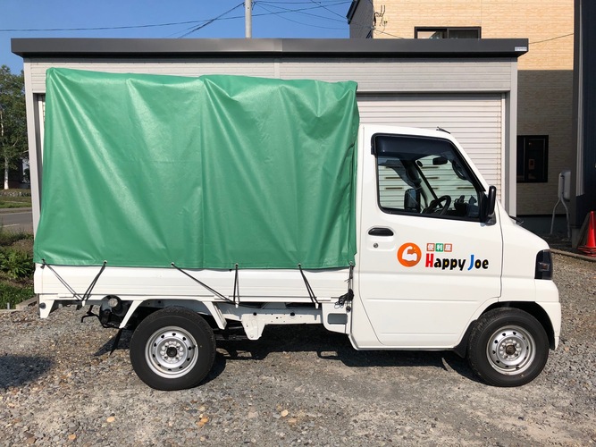 車に貼られた8色仕様のカッティングシート 横から