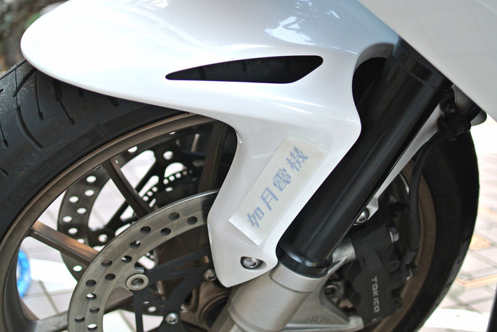 カッティング用シートをバイクの足回りに!