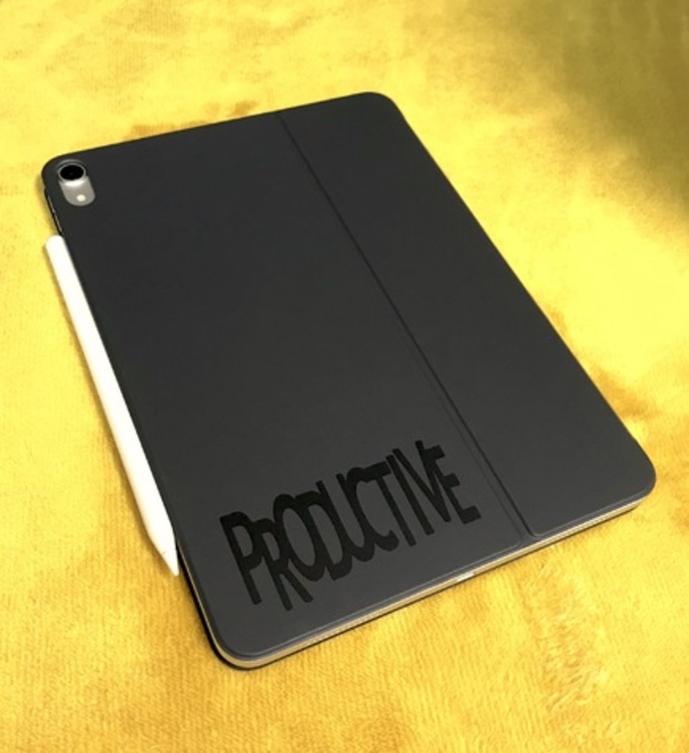 iPad Pro用 キーボードフォリオに貼られたカッティングステッカー