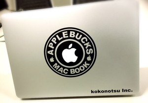 macbookに貼ったカッティングシート