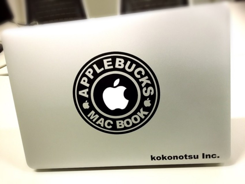 macbookに貼ったカッティングシート