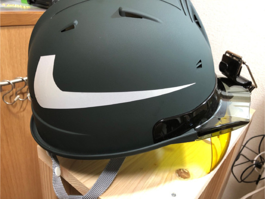 ヘルメットに貼られたスタスキー＆ハッチのマークのカッティングシート