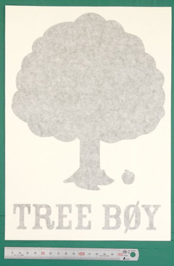 Tree boyと書かれた木とリンゴのデザインのちょっとかわいいカッティングシート