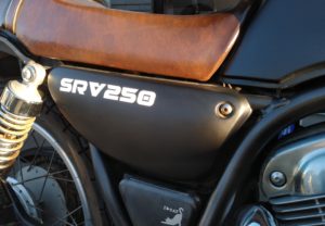 SRV250 バイクに貼られたカッティングシート