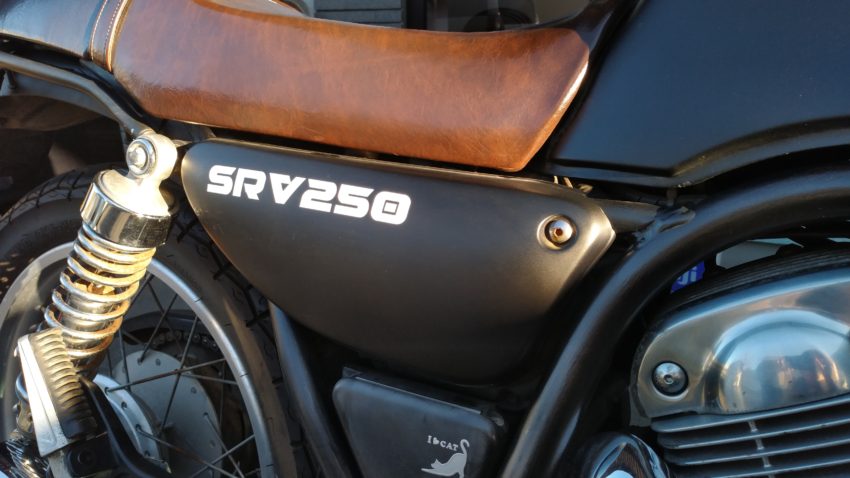 SRV250 バイクに貼られたカッティングシート