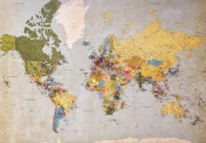 レトロな色合いの世界地図