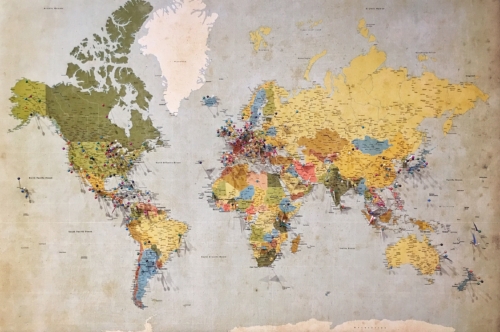 レトロな色合いの世界地図