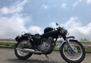 YAMAHA SR400（バイク）に貼られたカッティングシート