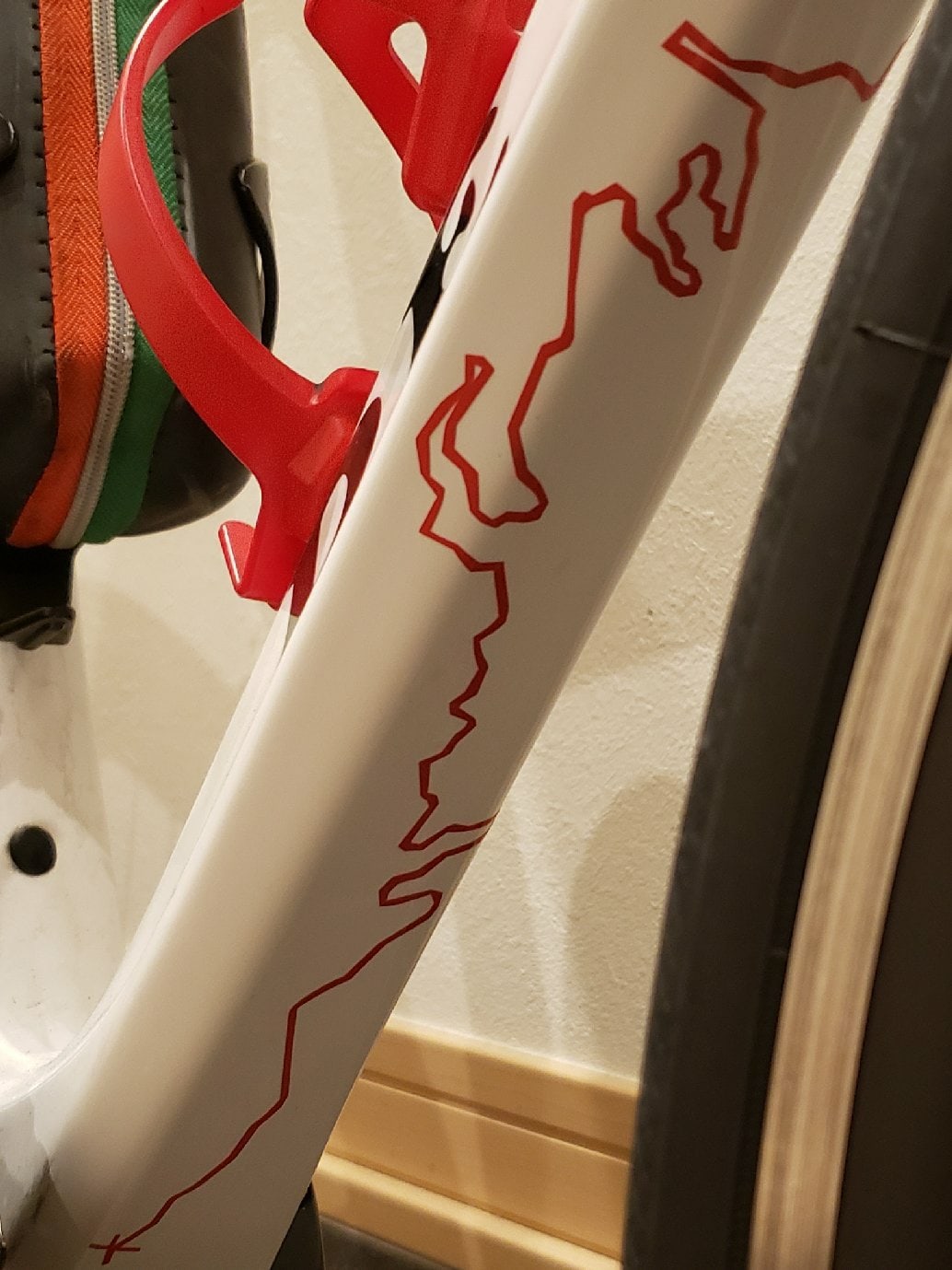 ロードバイクにオリジナルステッカーを貼って 愛着のある自転車に変身 カッティングシート製作 Quack Works