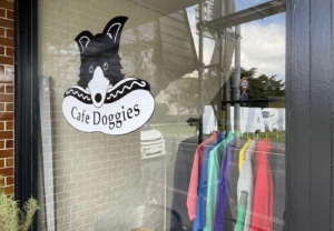 Cafe Doggies様のカッティングシート