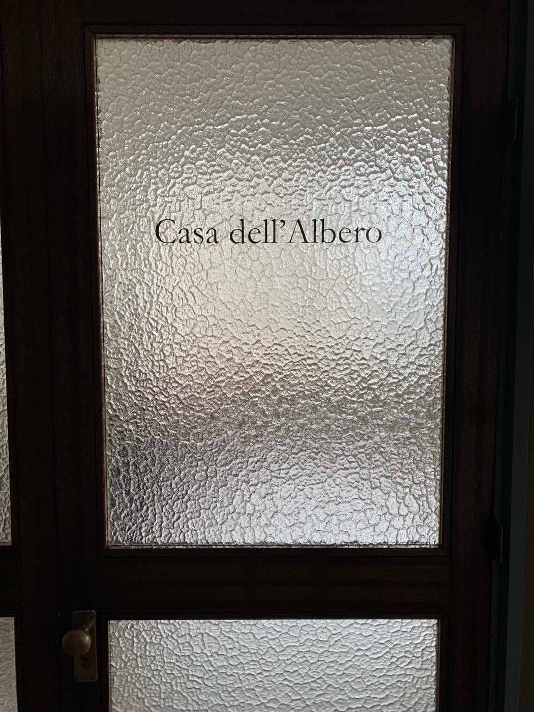 すりガラスの扉にシックな文字ステッカーを | 国内最大級の