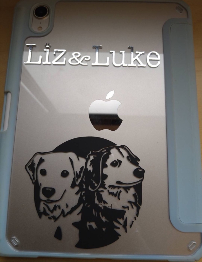 iPad miniにはられた愛犬のカッティングシート