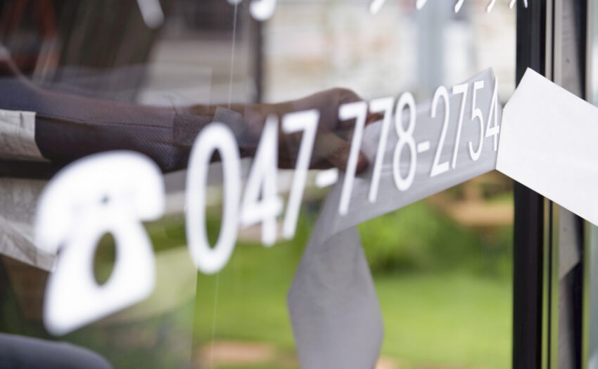 カッティングシートには背景がないためガラスとの相性は抜群です