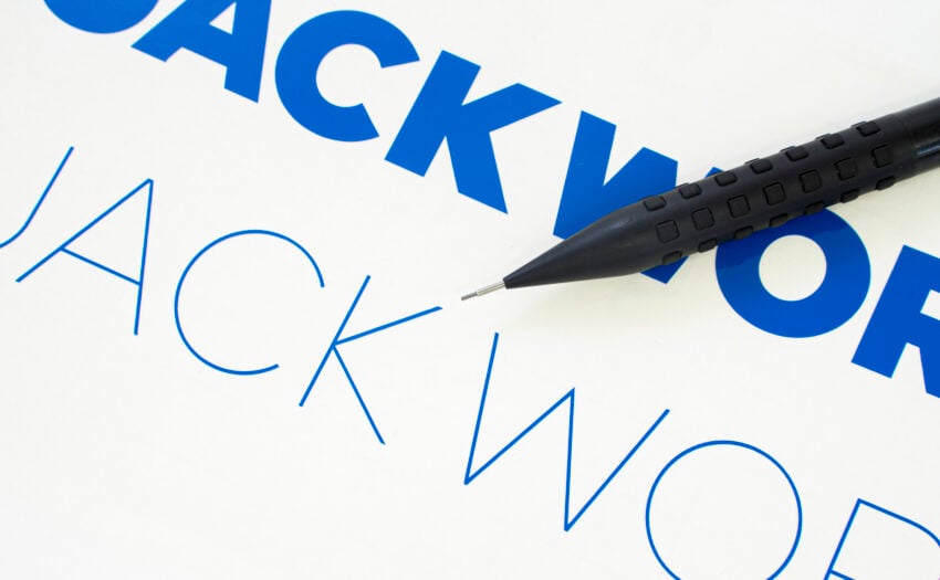 製作できる最小サイズの0.5mmと普通の太さの比較