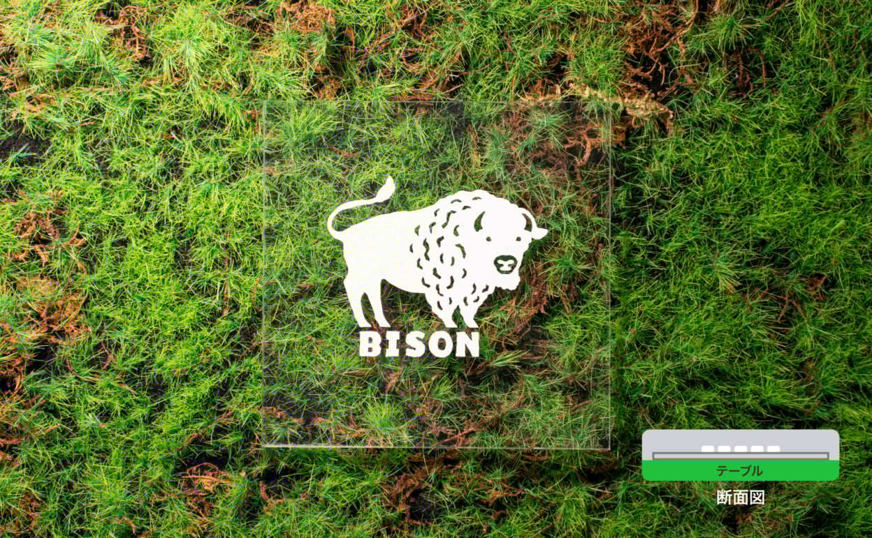 アクリルに貼られた白いカッティングシート