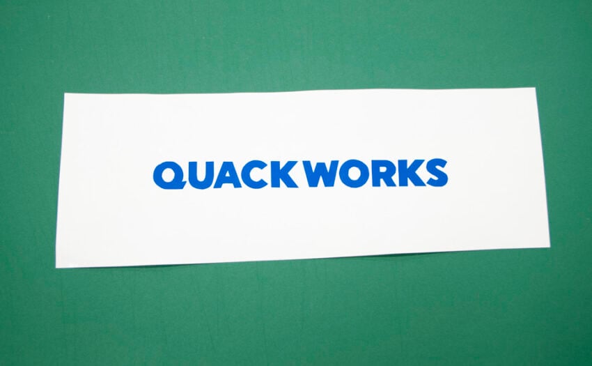 もう一度カッターを入れました