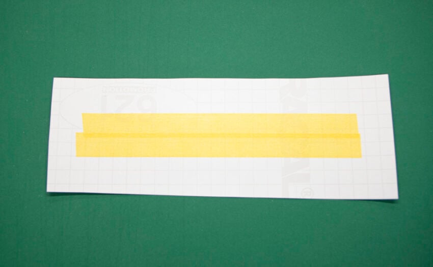 台紙の裏側からマスキングテープで補強します