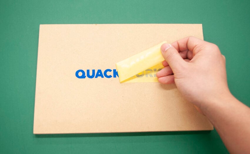 マスキングテープを剥します