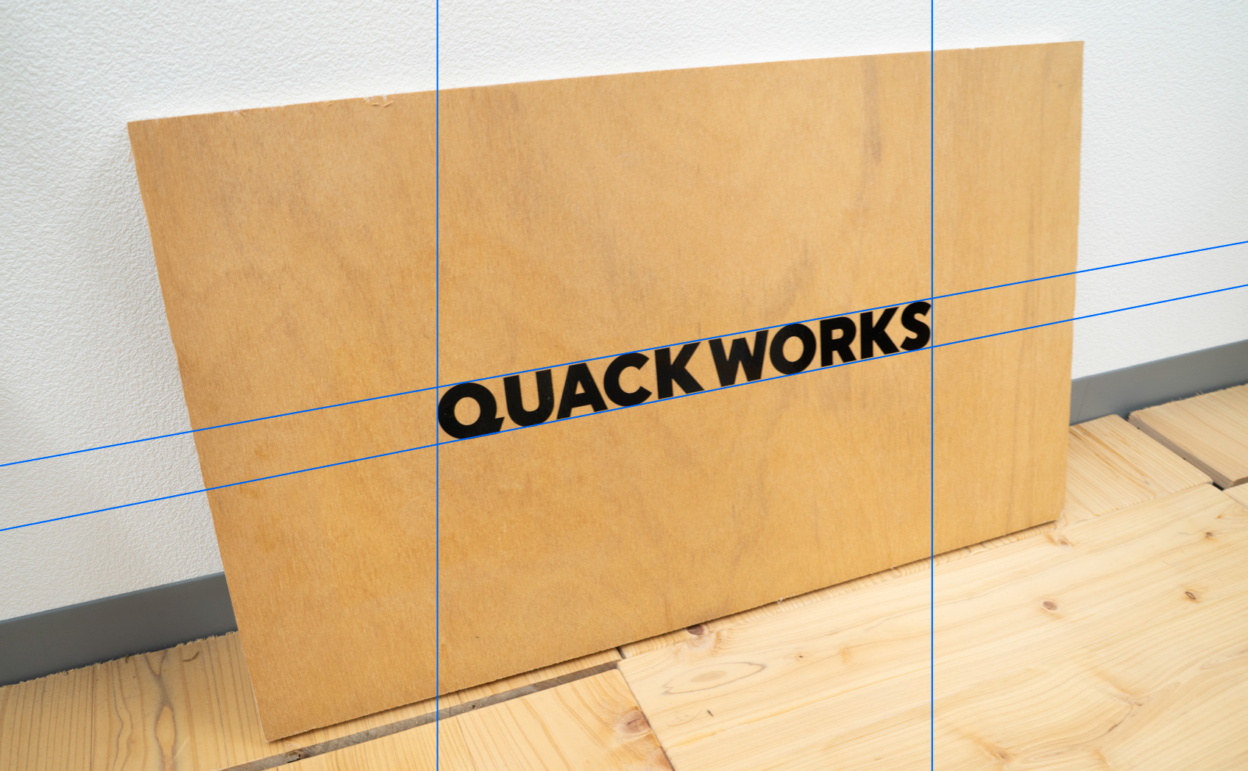 斜めの写真に補助線を入れました