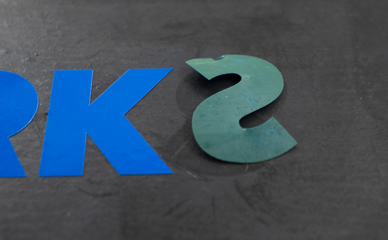 貼れる場所・貼れない場所 ゴム（アルコールで拭いてから）