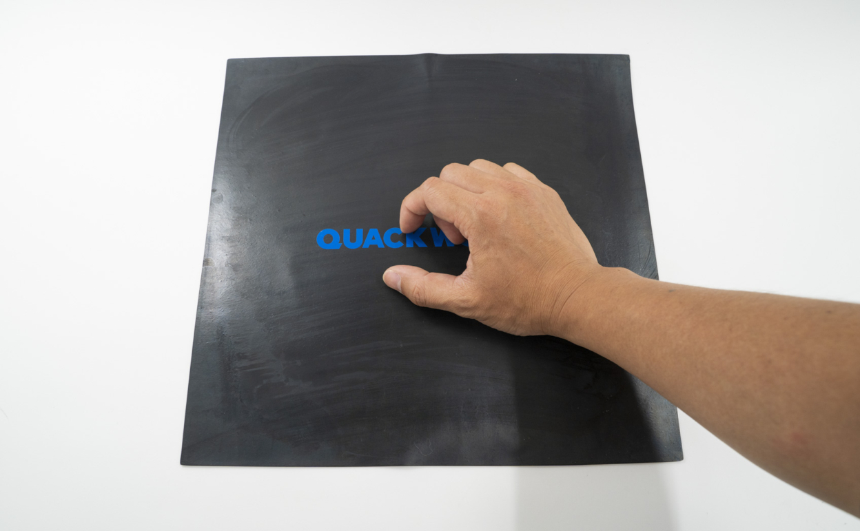 貼れる場所・貼れない場所 ゴム（アルコールで拭いてから）