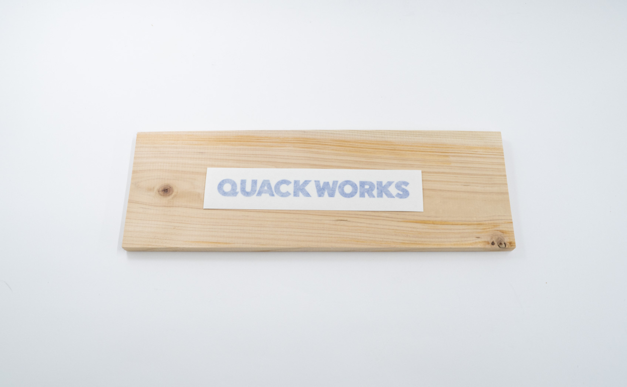 無塗装の木材にカッティングシートを貼れるか実験