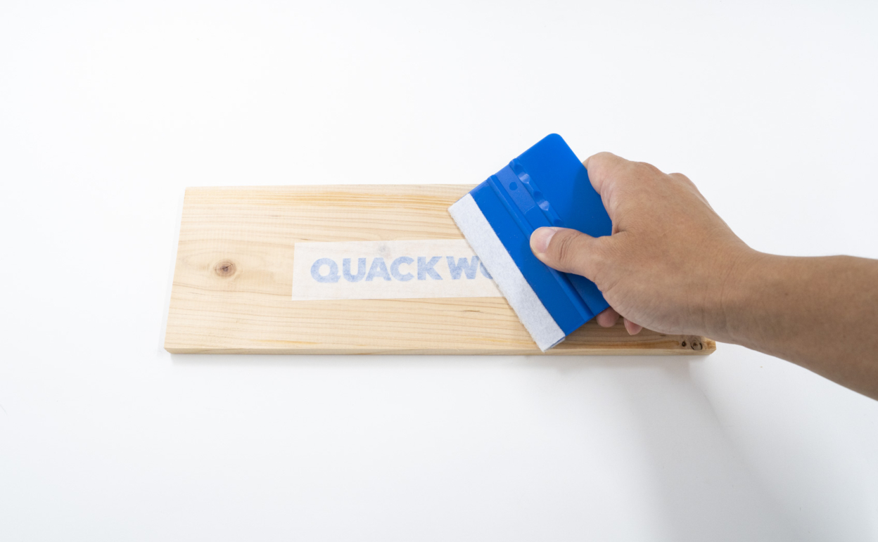 無塗装の木材にカッティングシートを貼れるか実験