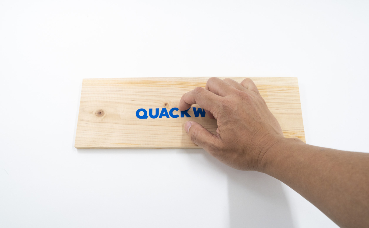 無塗装の木材にカッティングシートを貼れるか実験