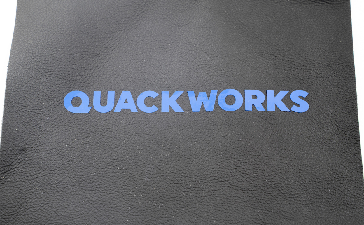 本皮にカッティングシートを貼る