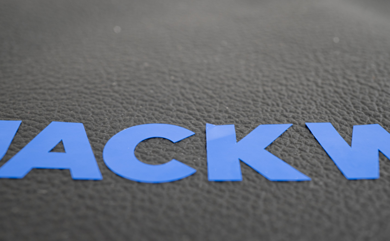 本皮にカッティングシートを貼る