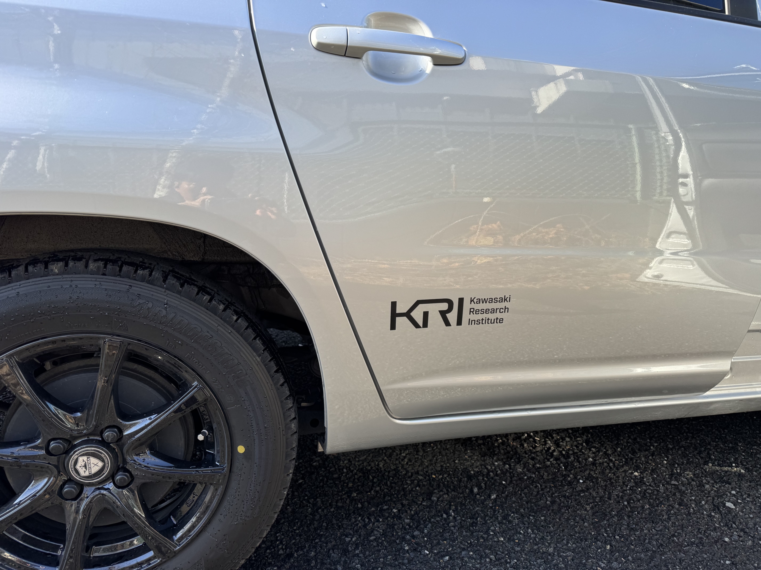 会社の車に貼る企業ロゴもカッティングステッカーが便利！ | 国内最大