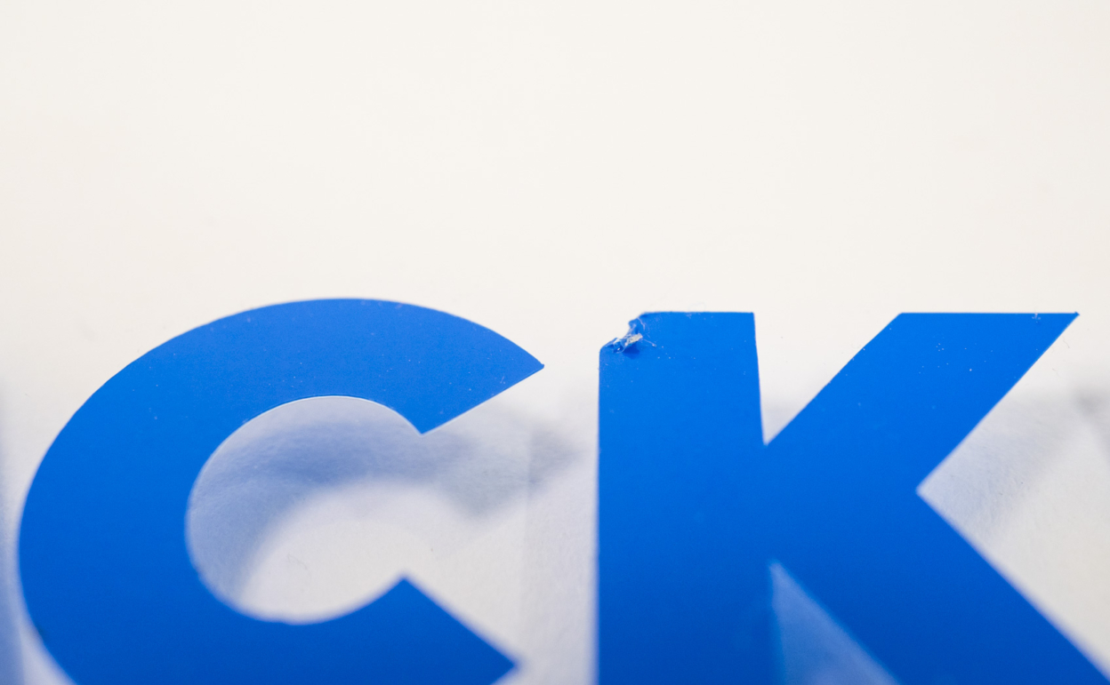 アクリル板に貼ったカッティングシート