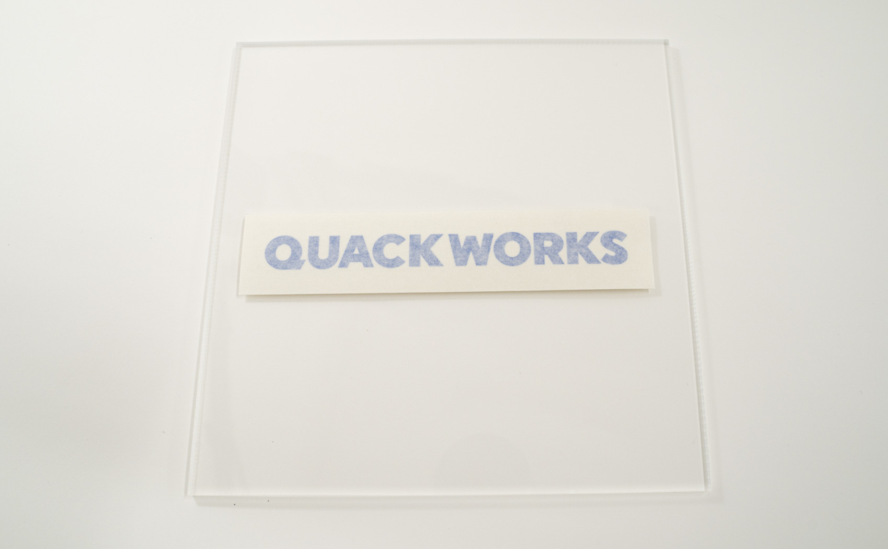 アクリル板とカッティングシート