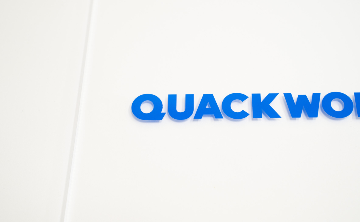 アクリル板に貼ったカッティングシート