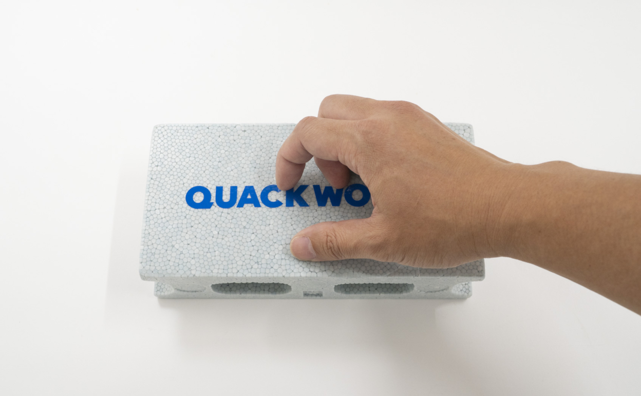 貼れる場所・貼れる場所 発泡スチロール