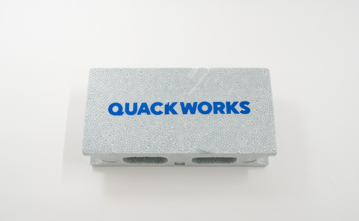 貼れる場所・貼れる場所 発泡スチロール