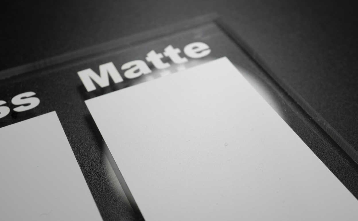 泥汚れの落ち方を光沢・マットで比較