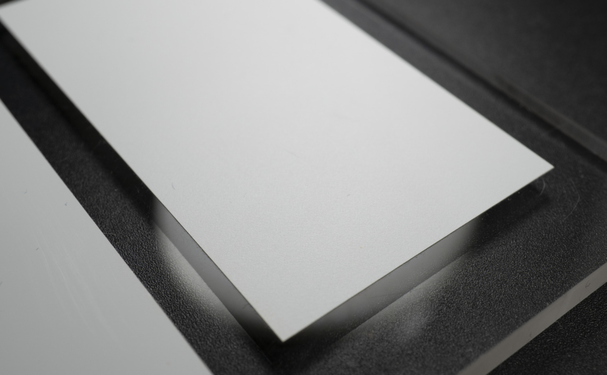 泥汚れの落ち方を光沢・マットで比較