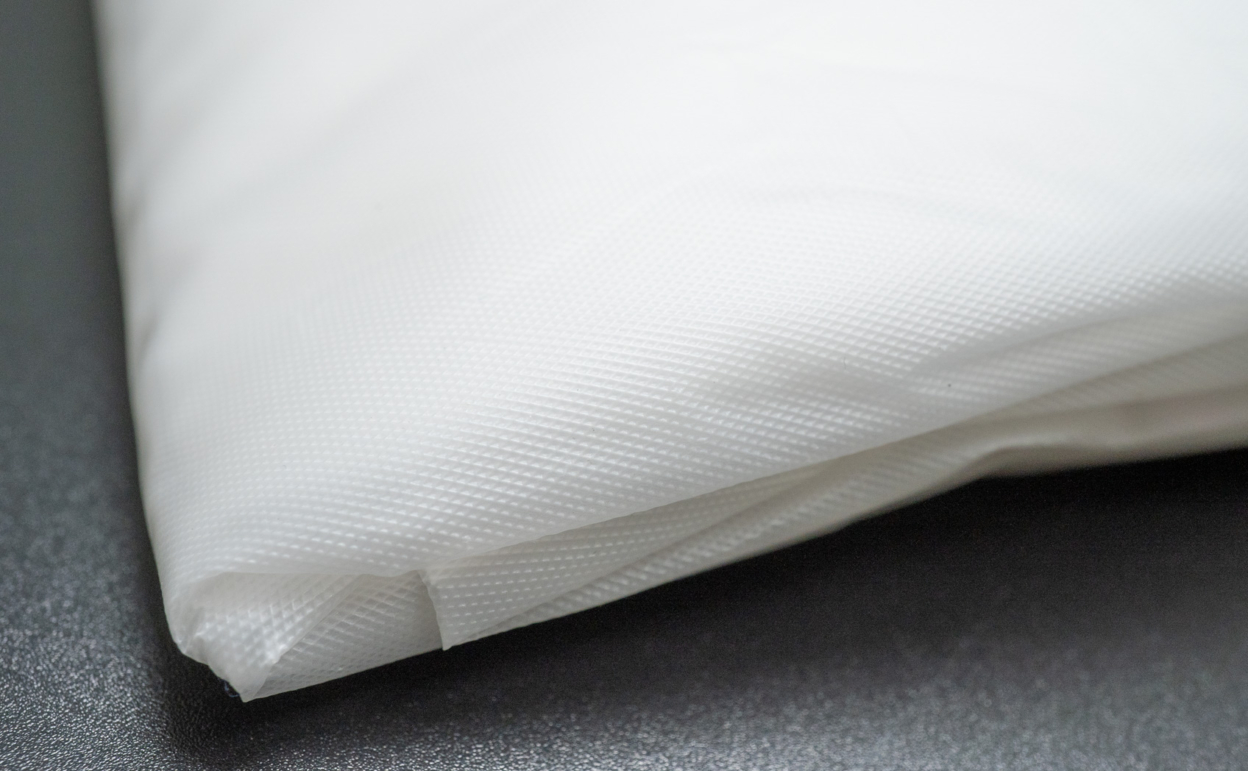 レインコート（ポリエチレン）にカッティングシートが貼れるか確認