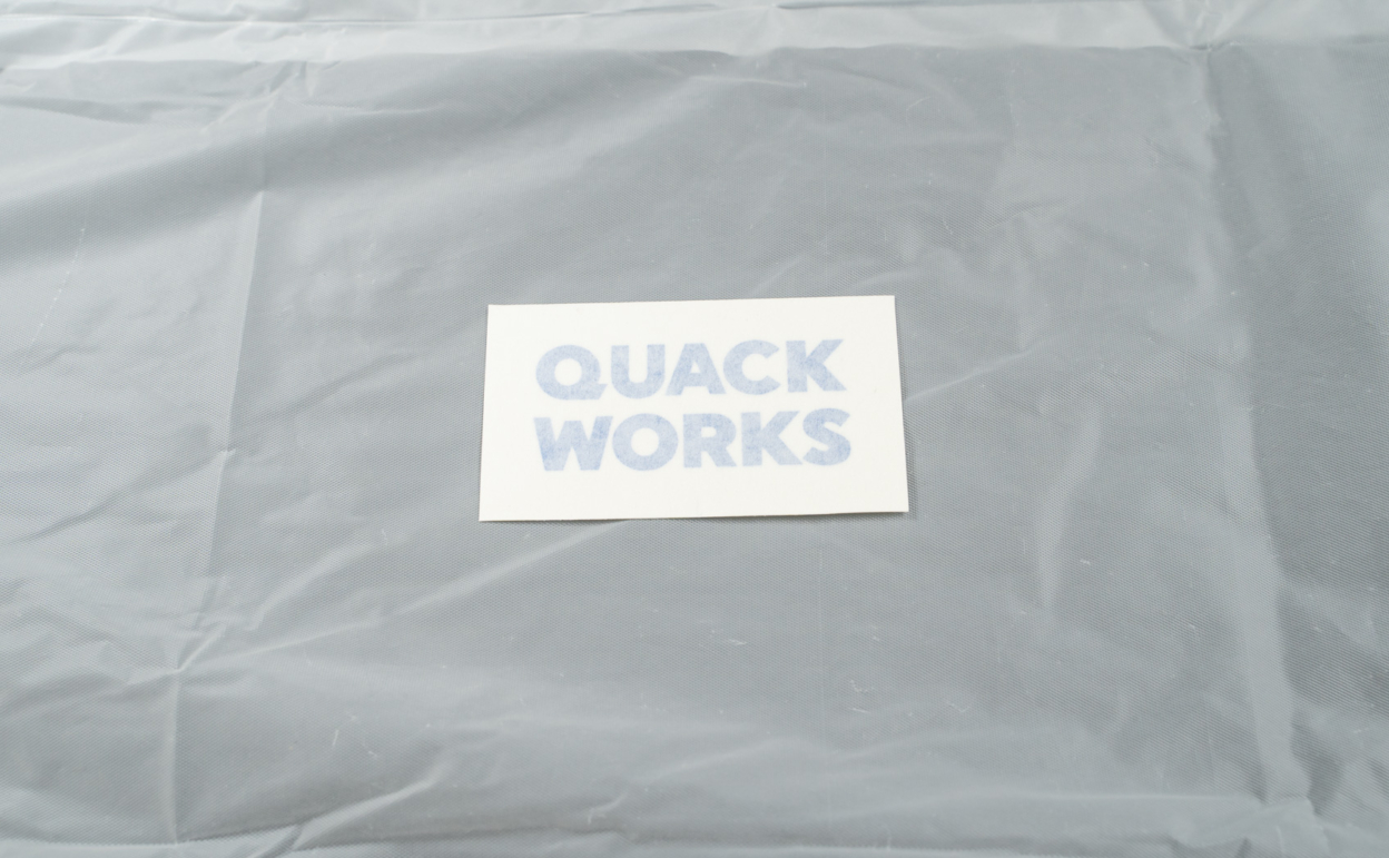 レインコート（ポリエチレン）にカッティングシートが貼れるか確認