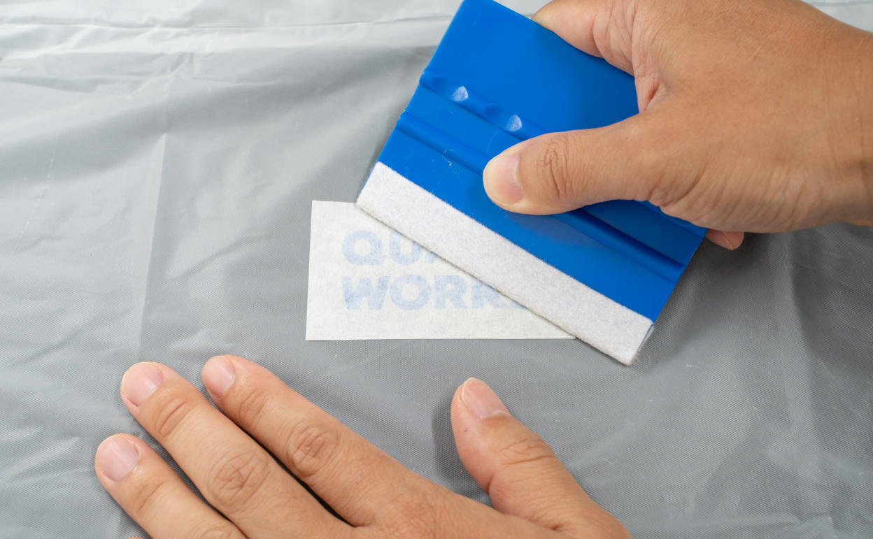 レインコート（ポリエチレン）にカッティングシートが貼れるか確認