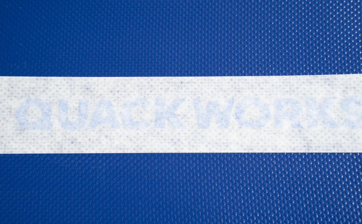 ターポリンにカッティングシートを貼る