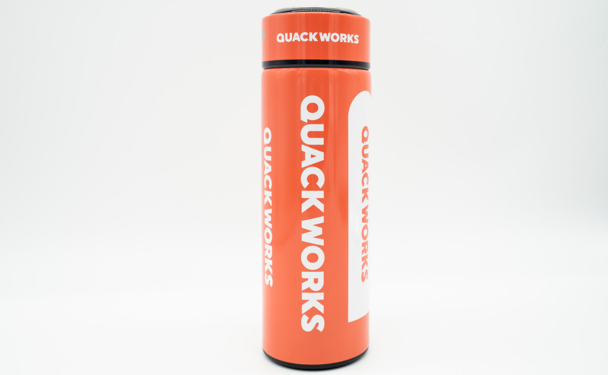 カッティングシートを水筒に貼りました