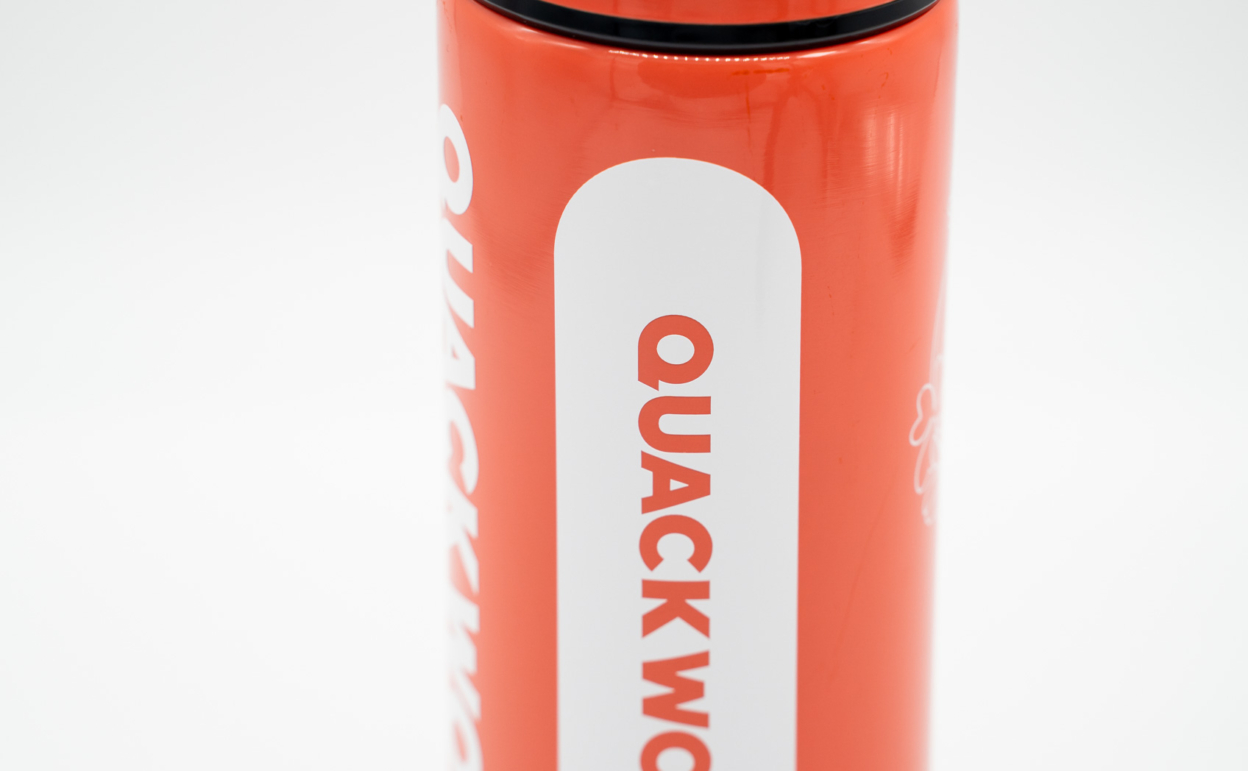 カッティングシートを水筒に貼りました