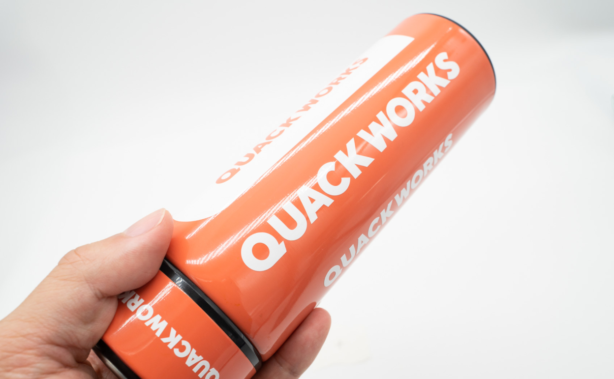 カッティングシートを水筒に貼りました