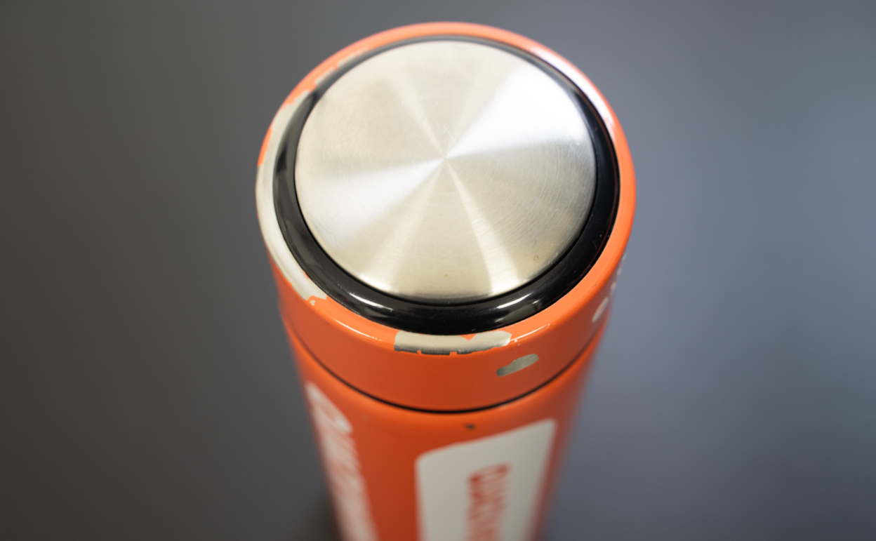 水筒の塗装が剥げている