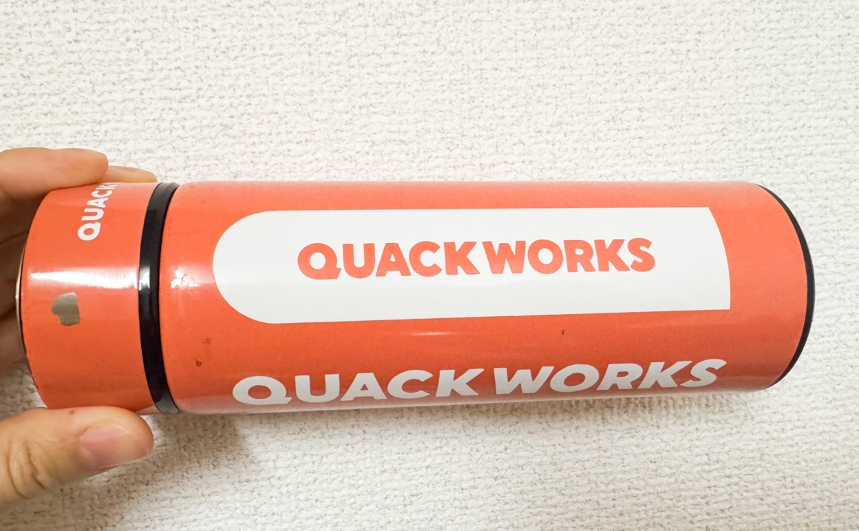 水筒に貼ったカッティングシートのロゴが少しズレてしまった