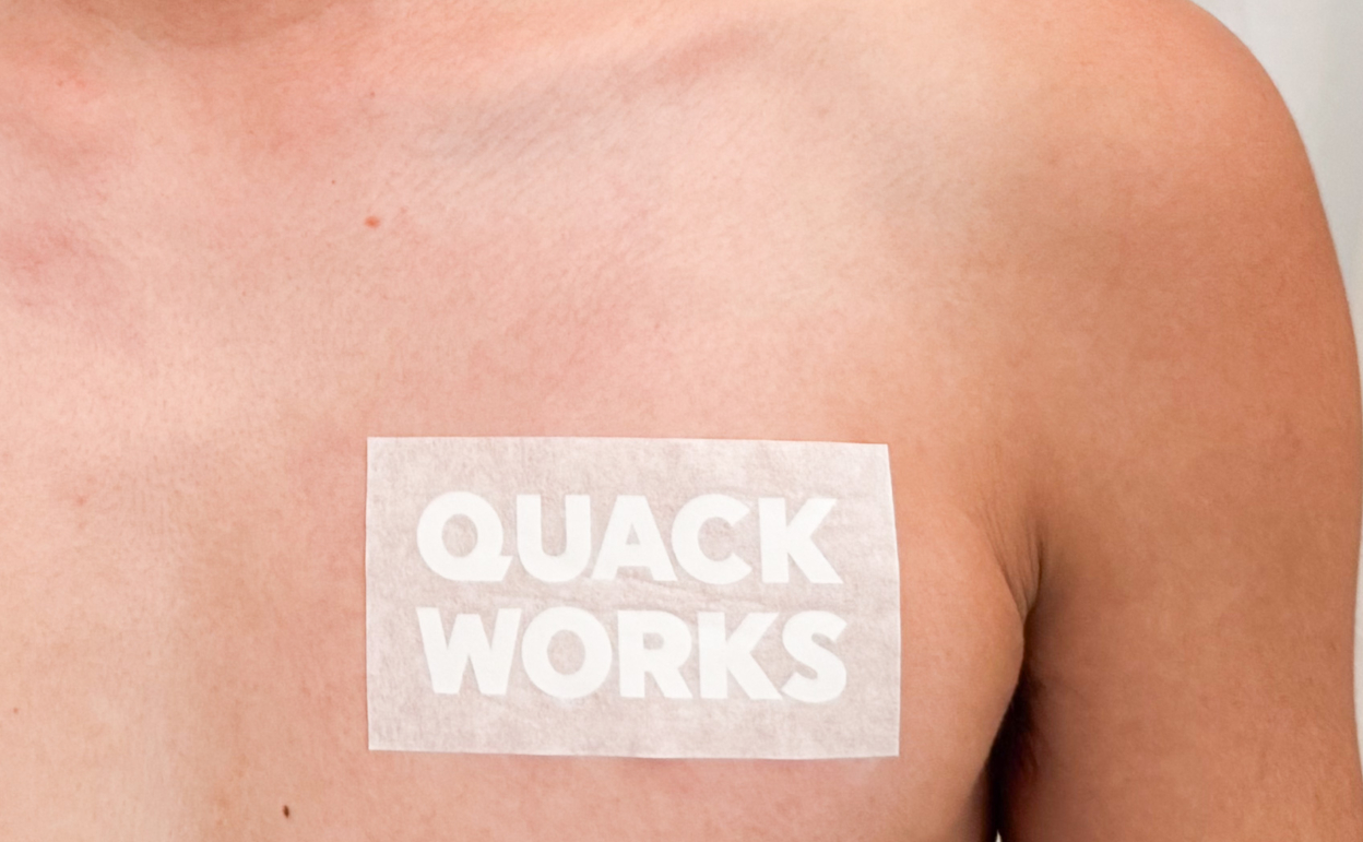 肌にカッティングシートは貼れるのか。そして日焼け跡はできるのかの実験