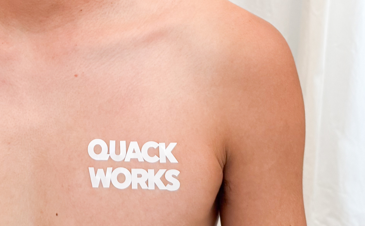 肌にカッティングシートは貼れるのか。そして日焼け跡はできるのかの実験