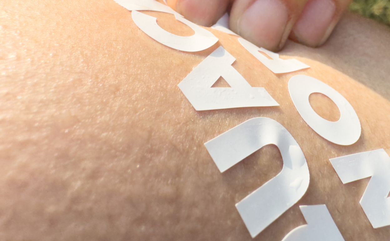 肌にカッティングシートは貼れるのか。そして日焼け跡はできるのかの実験